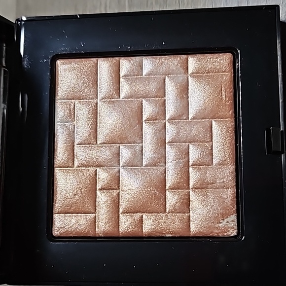 Bobbi Brown Highlighting Powder - Picture 2 of 3